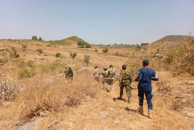 Troops of the Nigerian Army uncover illegal weapon factory in Plateau, arrest suspect [Twitter:@HQNigerianArmy]