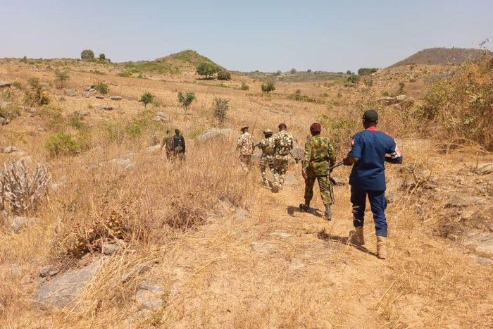 Troops of the Nigerian Army uncover illegal weapon factory in Plateau, arrest suspect [Twitter:@HQNigerianArmy]