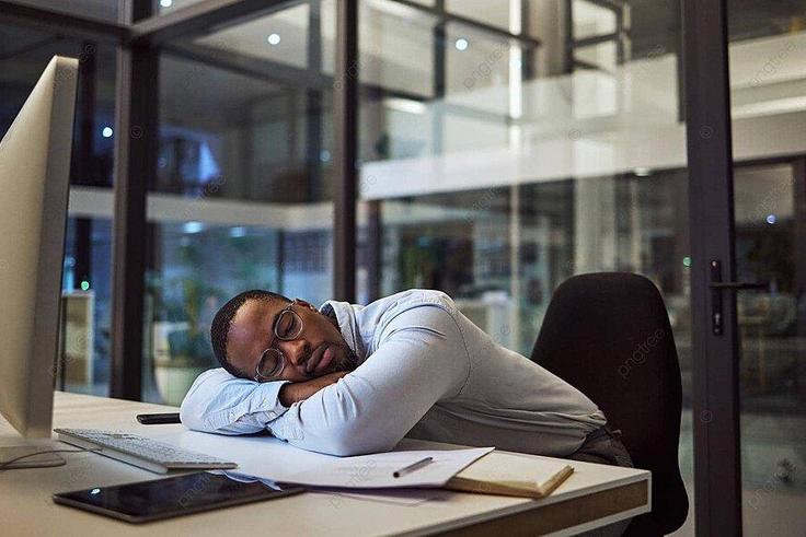 How long should an afternoon nap last? [pngtree]