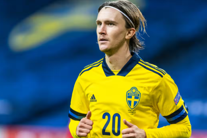 Ex-Arsenal midfielder rushed to hospital following brain-related injury