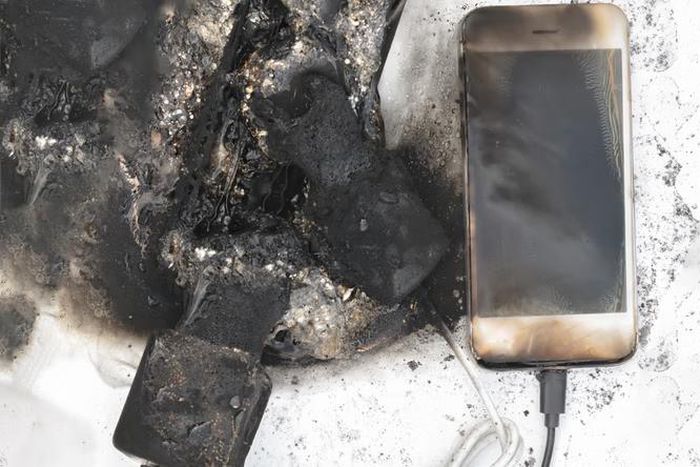 There's a trick to how you should charge your phone [Shutterstock/justkgoomm]