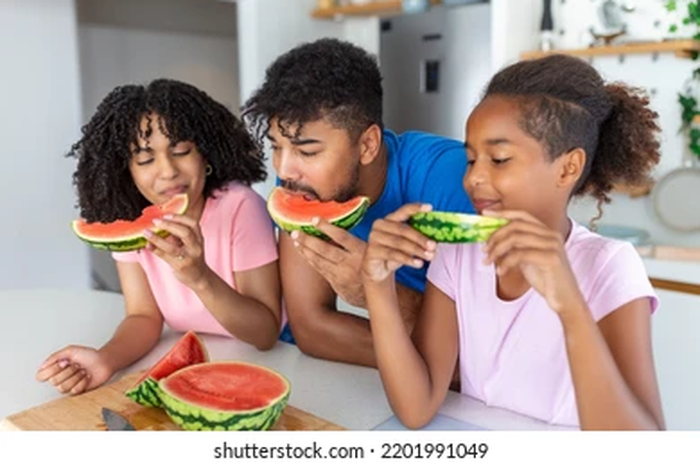 What happens to your body if you eat only fruits for 72 hours? [shuttershock]