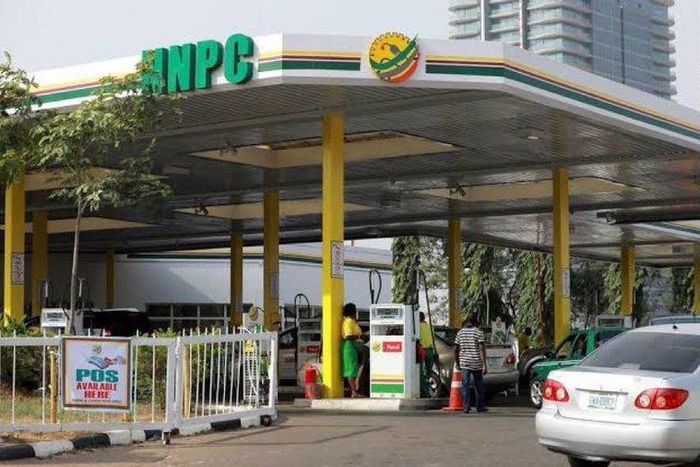 NNPC sacks petrol attendant for attempting to cheat customer; manager suspended [Twitter:@Naijawide01]