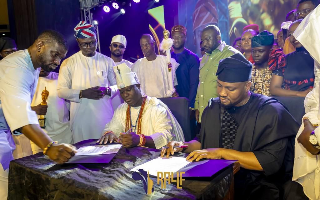 RAYLF 2024 - Ooni of Ife and DG of Smedan signing the 1 billion naira women fund for womb initiative