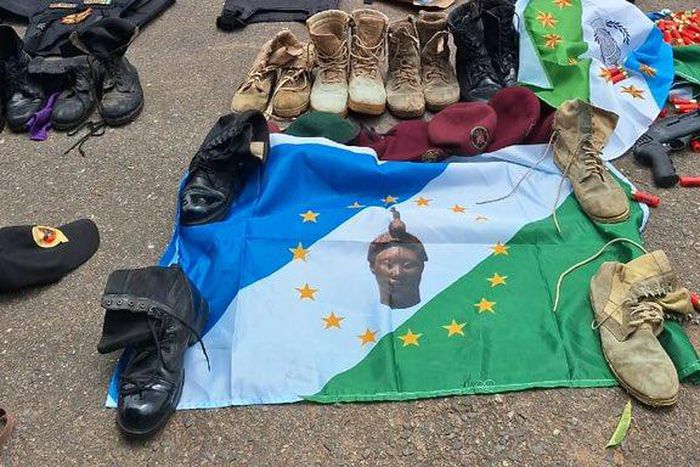 Suspected Yoruba nation agitators invade Oyo govt secretariat in army uniform  [Twitter:@HQNigerianArmy]