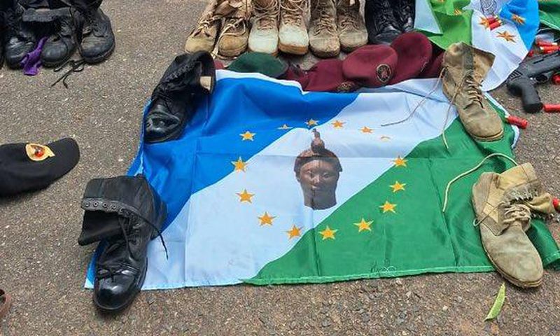 Suspected Yoruba nation agitators invade Oyo govt secretariat in army uniform  [Twitter:@HQNigerianArmy]