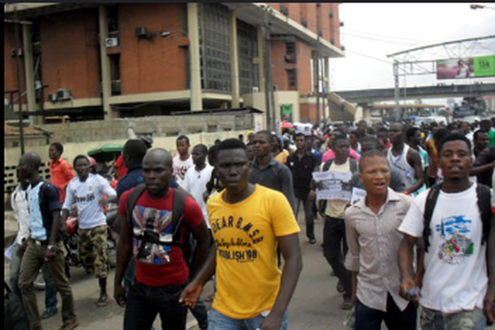 LASU students stage peaceful protest over additional fee [TheCable]