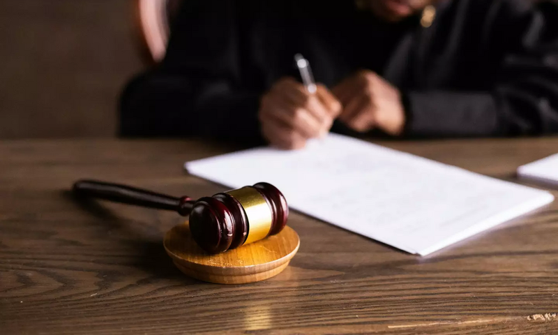 Why judges break their pen after a giving a death sentence [unilad]