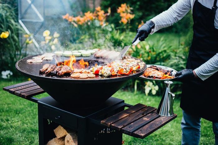 A Nigerian Chef wants to break the Guinness world record for the longest barbecue marathon. [Feuerschale-Grill-Party