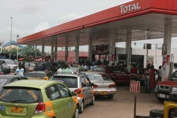 ___4168808___https:______static.pulse.com.gh___webservice___escenic___binary___4168808___2015___9___15___10___fuel-queue