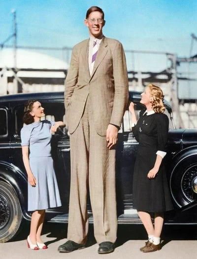 Tallest man ever Robert Pershing Wadlow from USA
