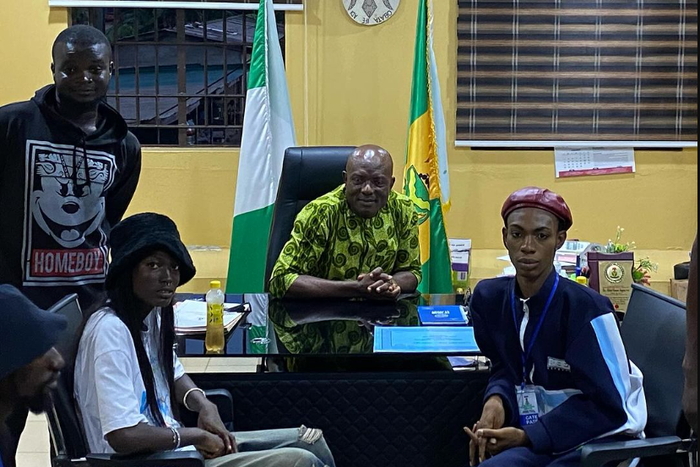 James Brown visits Bobrisky in Ikoyi prison 'to know if she is alright'  [Instagram|:@wf_jamesbrown]