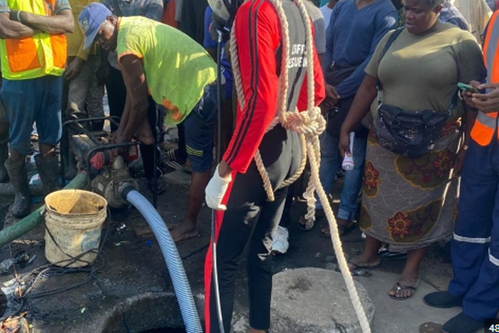 LASEMA in search of man trapped in underground drainage at Onipanu Bus Stop [National Accord Newspaper]