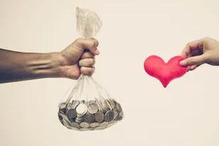 Should you marry for money or love? [lovetadka]