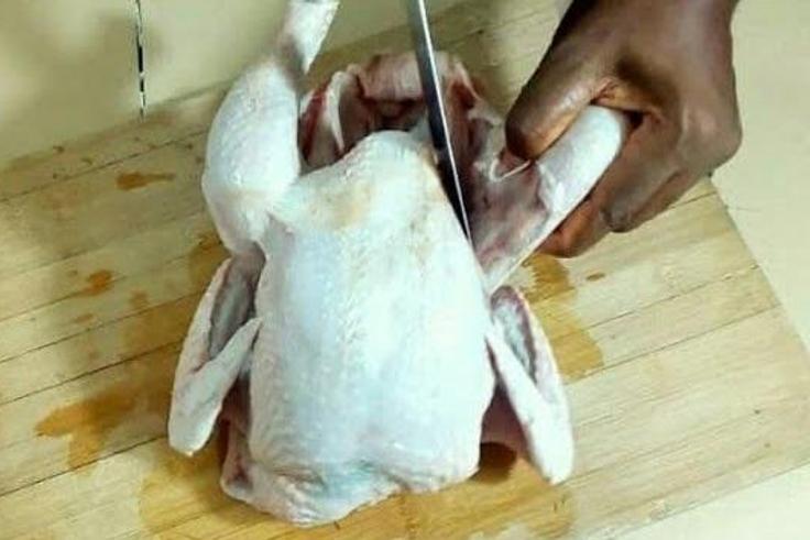 Cutting chicken [YouTube/Versaltile Nana]