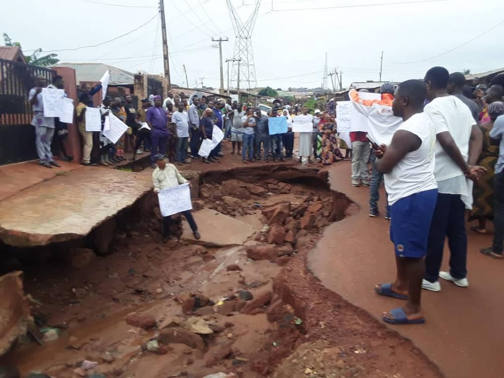 Some of the flagged bad roads in Ogun State [Twitter@HauwaAllahbura]