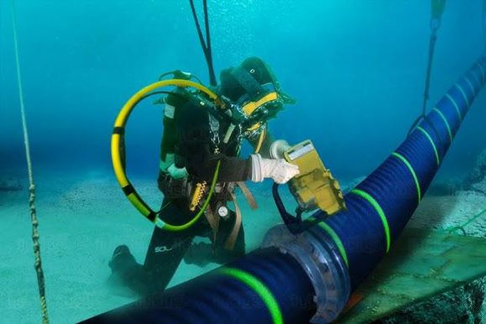 An image used to illustrate undersea cable. [Punch]