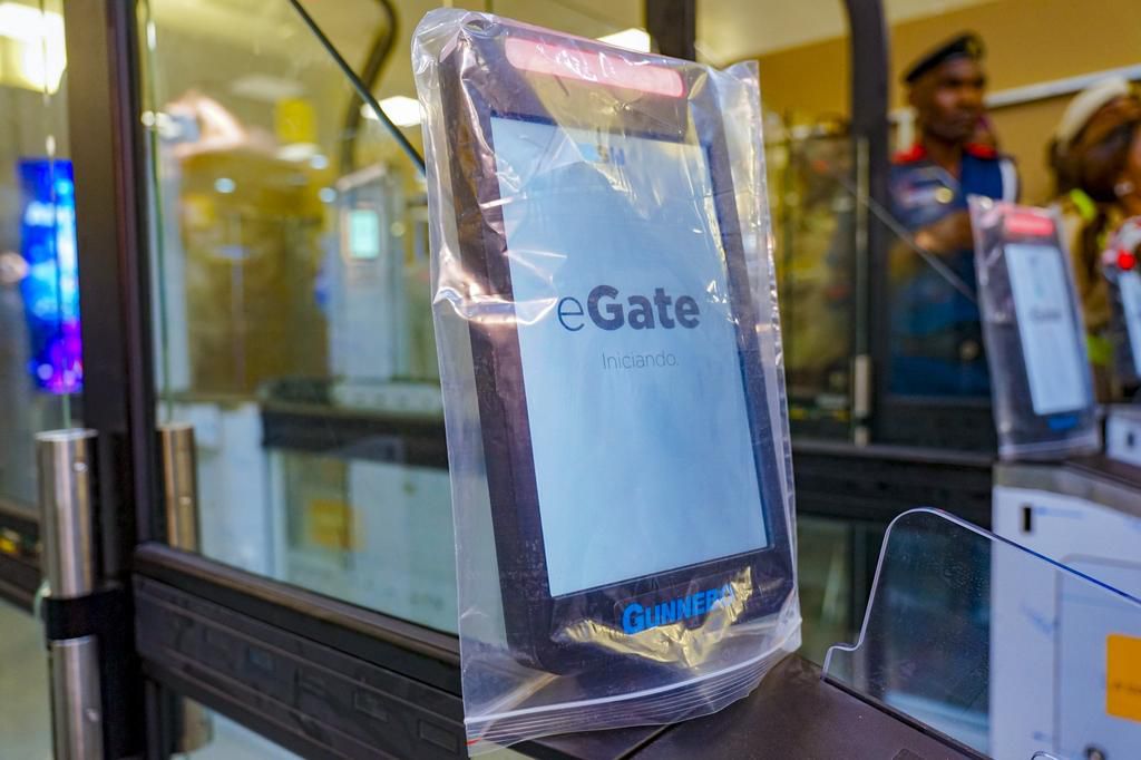 Lagos airport e-gates 100% ready in 3 weeks – Minister [Twitter@BTOofficial]