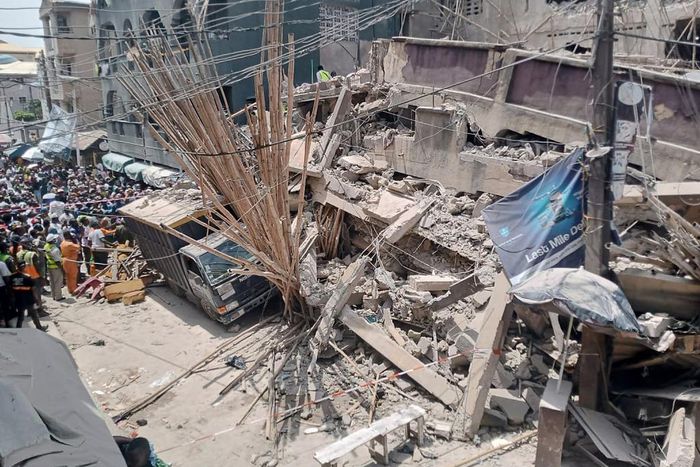 Many trapped as 4-storey building near Oba of Lagos' palace collapses. [Punch]