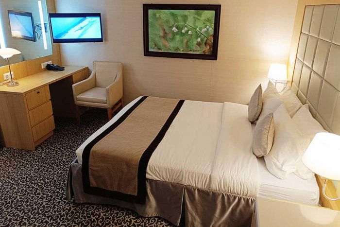 He wouldnt disclose the cost to rent one of Bridgemans floatels.