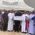 The LP Presidential Candidate in the 2023 General Elections, Mr Peter Obi, sandwiched by two priests, while presenting a cheque for N10 million donation to the Holy Rosary College of Nursing, Emekuku, Owerri, on Saturday [NAN]