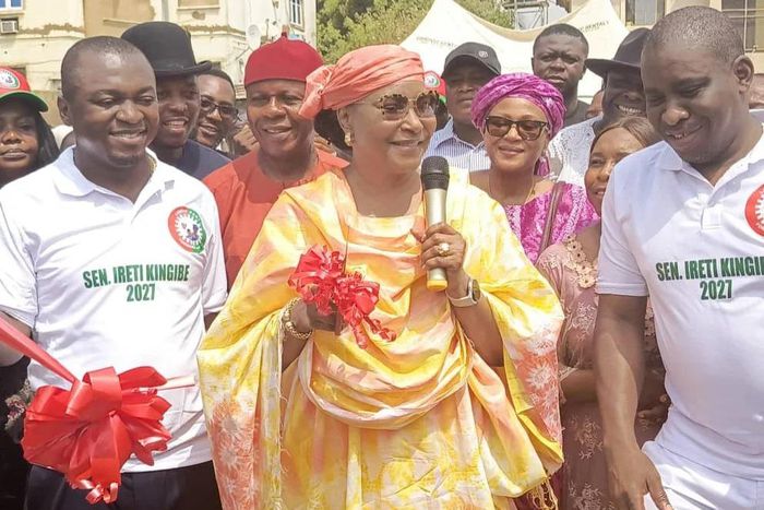 Sen. Ireti Kingibe inaugurating the Karu-Ishan road in the FCT, on Saturday March 2, 2024 [NAN]