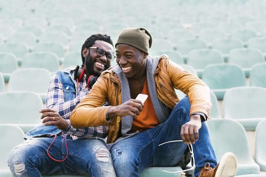 Build strong friendships [AdobeStock]