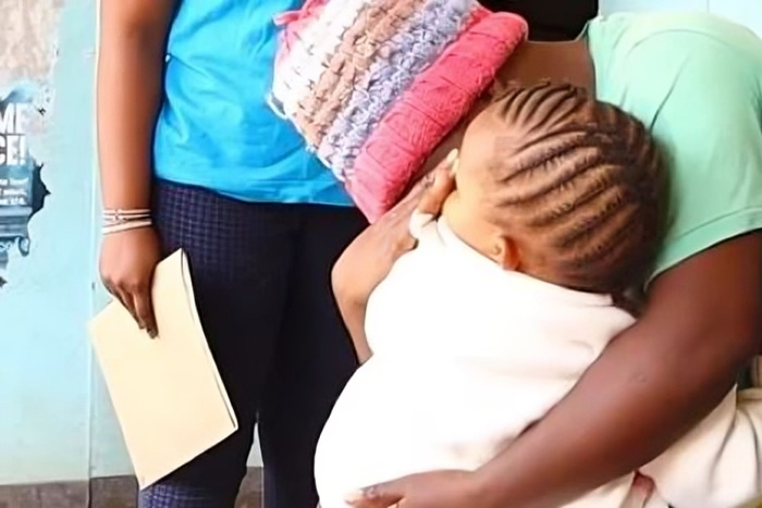 Beth Waithera embraces her baby [Citizen Digital]