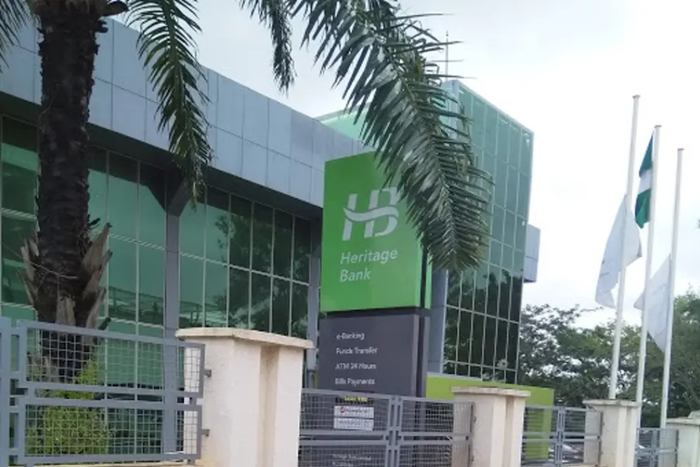 Heritage Bank customers throng headquarters for payment