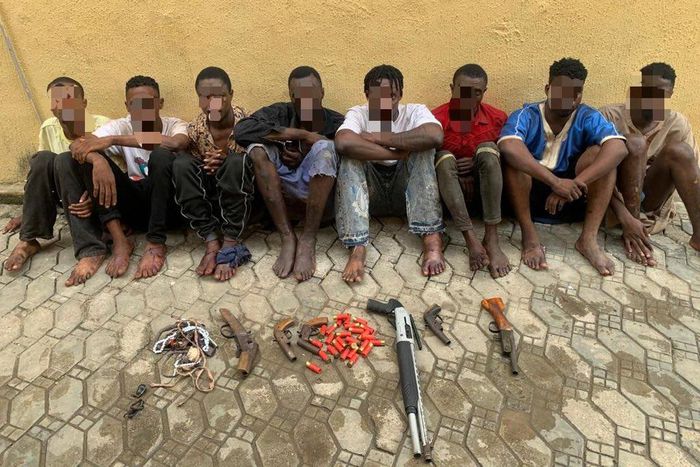 Police arrest 8 wanted robbers who specialise in snatching vehicles in Lagos [Twitter:@BenHundeyin]