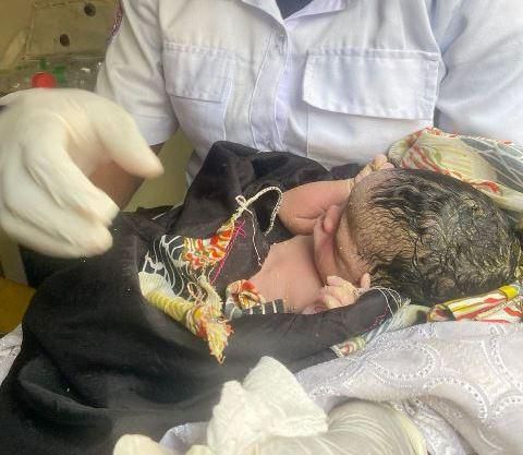 The baby was born at Onipanu bus stop on Monday, February 19, 2024.  [PMNEWS]