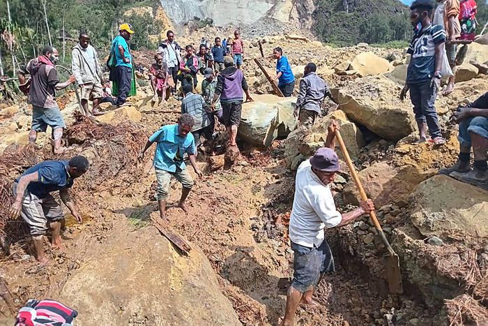 Landslide buries over 2000 people alive in Papua New Guinea [Global News - Inquirer.net]
