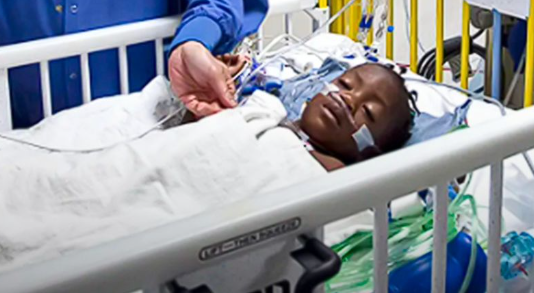 The little girl’s condition is dire, with doctors indicating that she may lose her eyesight if urgent medical intervention is not secured.