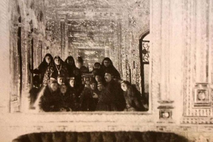 Shah Nasseredin and his family [Onet]