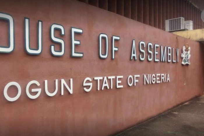 Ogun assembly majority leader quits APM, returns to APC [sunnewsonline]