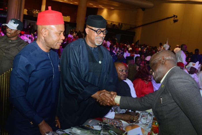 L-R: Enugu State Governor, Peter Mbah; Ogun State Governor Dapo Abiodun in handshake with Mr. Gbenga Komolafe winner of The Sun Public Service Award in Lagos. [TheSun]