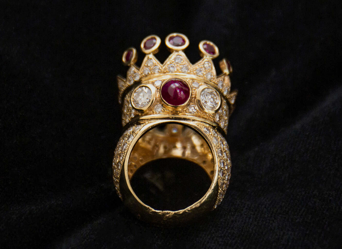 Drake purchased 2 Pac's ring for $1 million