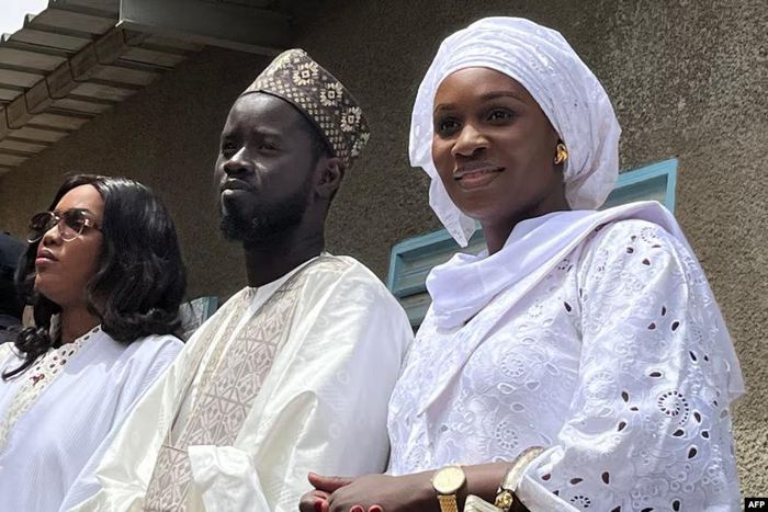 President Bassirou Diomaye Faye (centre), and his wives, Marie Khone Faye (right) and Absa Faye (left) [VOA]