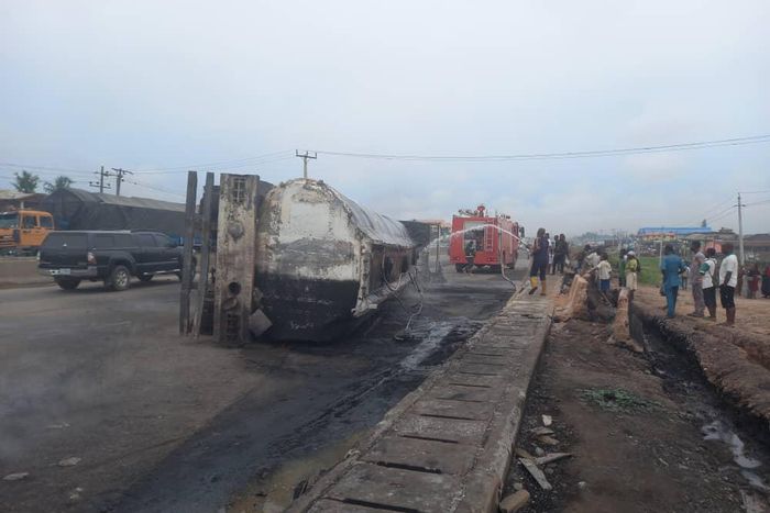 Gridlock as petrol tanker explodes on Lagos-Ibadan Expressway [Photo Credit: Daniel Ayantoye]