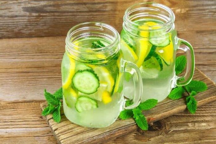 Lemon and mint detox water [Spices and Greens]