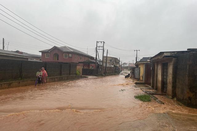 Flood lays siege on Alagbole residents in Ogun [Pulse]