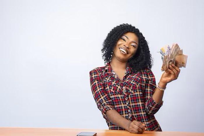 Boss lady on a budget [Freepik]