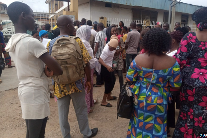 Labour blocks IBEDC entrance in Osogbo [Illustrative photo]