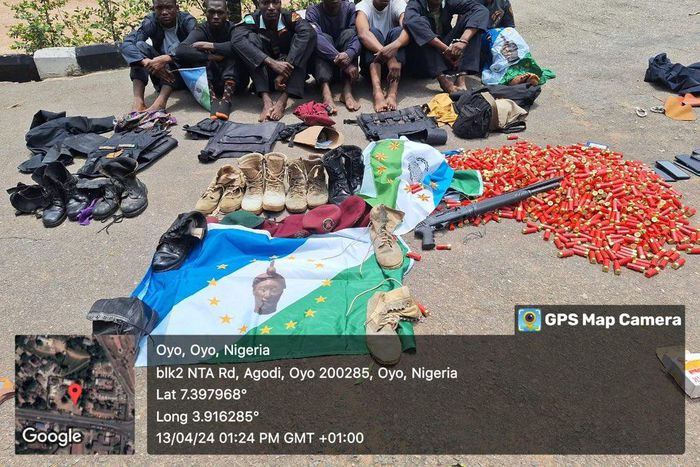Suspected Yoruba nation agitators invade Oyo govt secretariat in army uniform  [Twitter:@HQNigerianArmy]