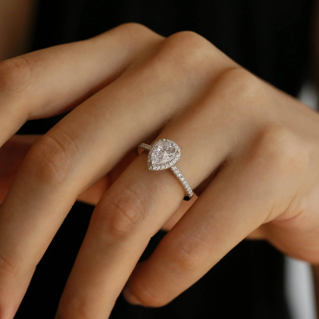 Pear cut ring [jewelrytrove]
