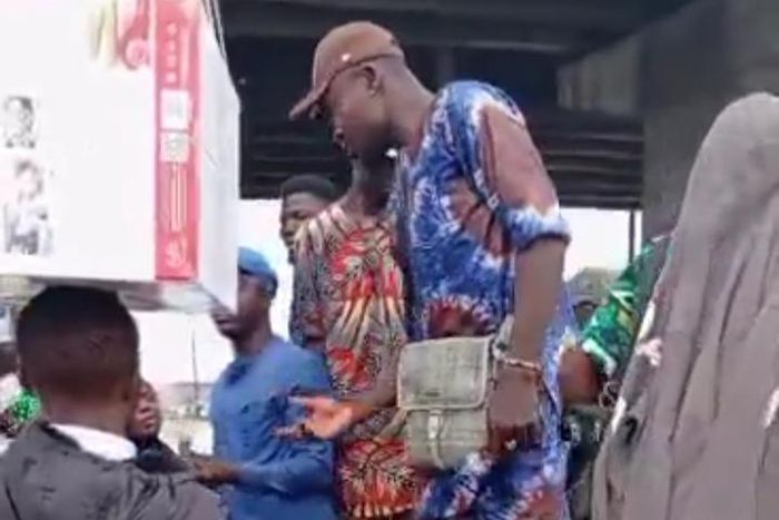 Flood: Lagos hoodlums arrested for charging passersby ₦100 to use walkway