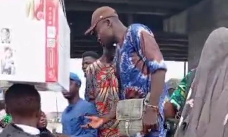 Flood: Lagos hoodlums arrested for charging passersby ₦100 to use walkway