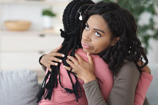 Signs of a fake friends [istockphoto]