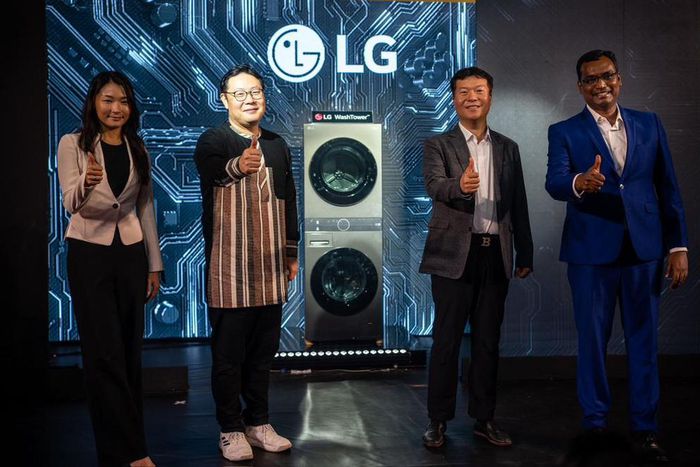 Renee Park Asst. Product Manager Home Appliances, LG Electronics Mr. Brian Kang, General manager, Home Appliances, LG Electronics Mr. Oktae Kim, General Manager,  Home Appliances, LG Electronics Mr. Hari Elluru, Head, Corporate Marketing, LG Electronic...