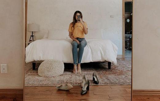 Should Mirror Be in Bedroom: Surprising Benefits and Risks Revealed